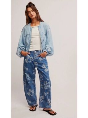 Free People Good Luck Printed Barrel Leg Jeans Laser Daisy- NWOT, 25  *Rare*
